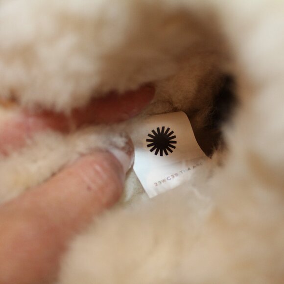 NIB UGG WOMEN'S MINI ALPINE LACE UP SUEDE SHEARLING LINED BOOTS CHESTNUT - Picture 8 of 8